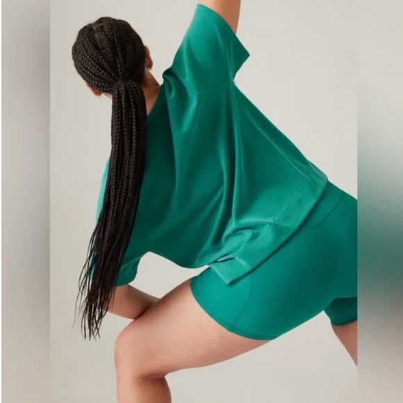 Athleta Green Seasoft Sweatshirt Tee - Picture 2 of 16